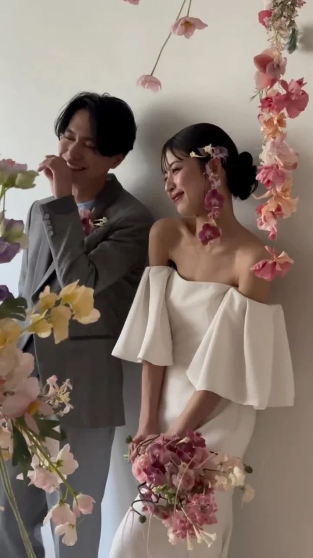 ひよしやのフォトスタジオ
@photoatelier_vasy がリニューアル！

ナチュラル、ラステック、ポップ、フラワーなど
様々なテイストで写真撮影ができるようになり、
花嫁様にイメージを膨らませて頂くための
写真撮影をおこないました♡

スタジオ撮影に似合う、ひよしやおすすめのドレスを
厳選し、素敵なヘアメイクにフラワーコーディネート。

完成したお写真も順次アップしていきます。

花嫁さまの
フォトウェディングや前撮りの
参考となりますように

@photoatelier_vasy のフォトプランについても
ぜひお問合せください^_^

Special thanks 

model 
@meooow_erica 
@ohayouasadayoyo.official 

hair make 
@kenomika.hairsalon 
@ioatomokao 

flower
@kusaaomu 

photo
@photoatelier_vasy 
@masaya.kagawa 

dress
@hiyoshiya_kochi 

Tel. 088-882-9611
HP. www.hiyoshiya.co.jp
( ページ上部URLから飛んで頂けます )

・
#高知ウェディング#高知フォトウェディング #高知結婚式#高知フォトスタジオ