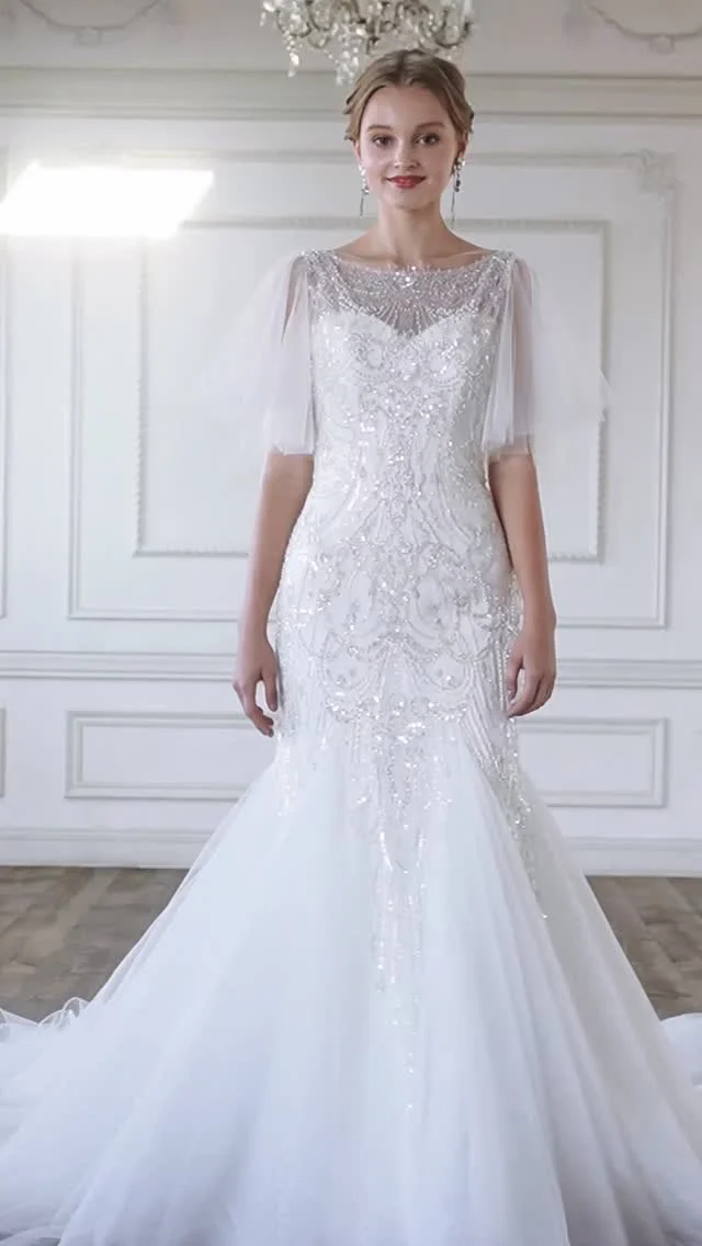 『YUMI KATSURA』
@hiyoshiya_kochi 
@yumikatsurajapan 

AK10502 ow

ゴージャスなビーティングに軽やかなチュールのスカートが印象的なユミラインのウェディングドレス。
オーバードレスを外すとシンプルなモノマテリアルドレスへとチェンジ、様々なシチュエーションでコーディネートが楽しめる一着となります。

ご来店心よりお待ちしております♪

気になるドレスがございましたら、
保存をタップ！ひよしやスタイリストにお見せください^_^

Tel. 088-882-9611
HP. www.hiyoshiya.co.jp
( ページ上部URLから飛んで頂けます )

・
#桂由美#yumikatsura #高知ウェディング #高知結婚式